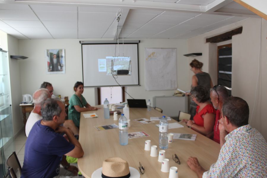 Réunion de travail en mairie de Larroque