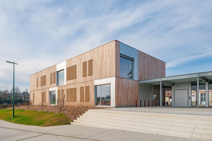 Parvis d'entrée de l'école - Crédits : F. Brouillet / OECO architectes