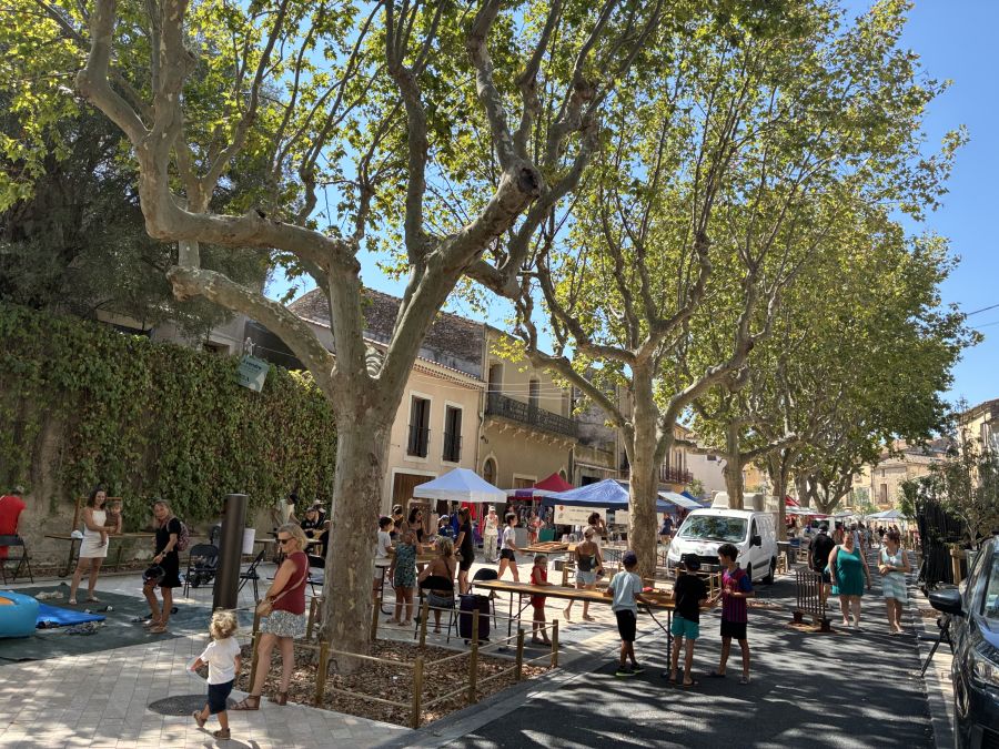Journée de f^te pour l'inauguration de la place de la République