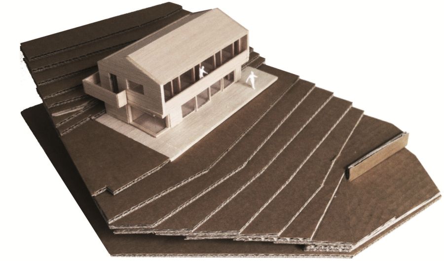 Maquette du projet initial : une succession de volumes éclatés, finalement simplifiée en une volumétrie compacte. Crédit : V2S Architectes.