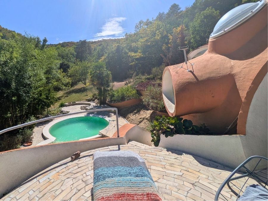 Vue extérieure depuis la terrasse - Maison bulles de Daniel Bord
