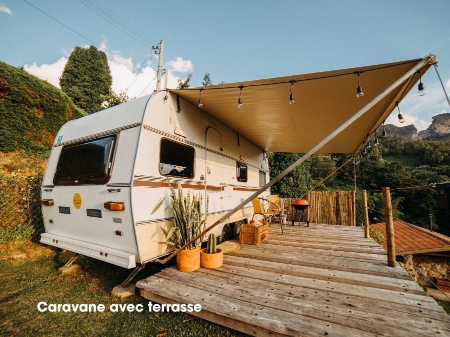 Caravane avec terrasse