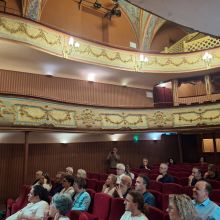 Visite du théâtre municipal par Frédéric Gourdon, directeur du Service culture de la ville de Pézenas