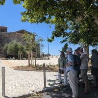 Groupe devant l'église de Barbaira