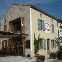 Bistrot de pays à Pailhes en Ariège - Exemple d'un bâti ancien rénové qualitativement
