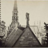 Vue de Notre-Dame de Paris avec la flèche et l’ange du Jugement dernier