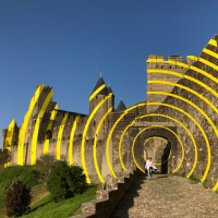 Intervention de Felice Varini à la Cité de Carcassonne