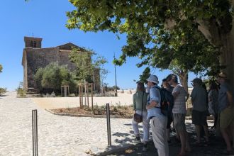 Groupe devant l'église de Barbaira