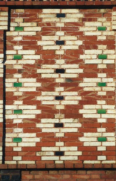 Mur en brique de terre cuite à Tarbes