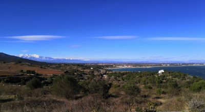 Vue de la côte Vermeille entre mer et montagne