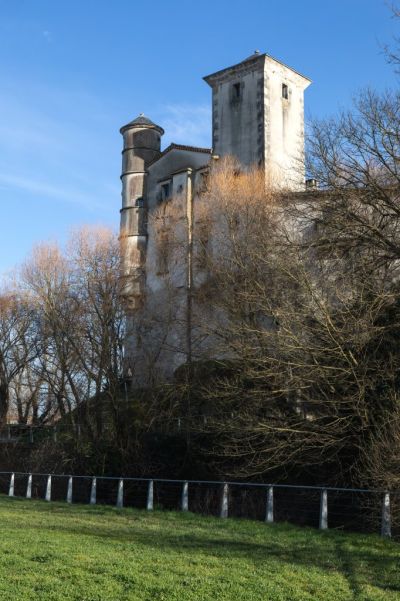 Le château de Labruguière surplombant le Montimont, copyright : © Amélie Boyer, Inventaire général Région Occitanie, 2020