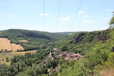 Vue en contre plongée sur le stoit en tuile de Larroque