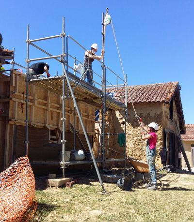 Chantier mur en pisé