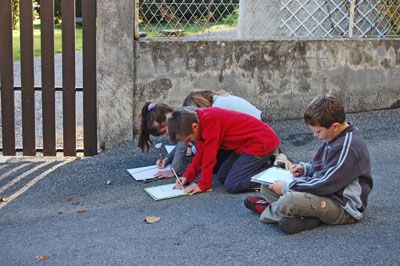 dessiner dans le village