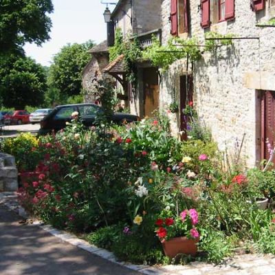 Fleurissement d'un village (Lot)
