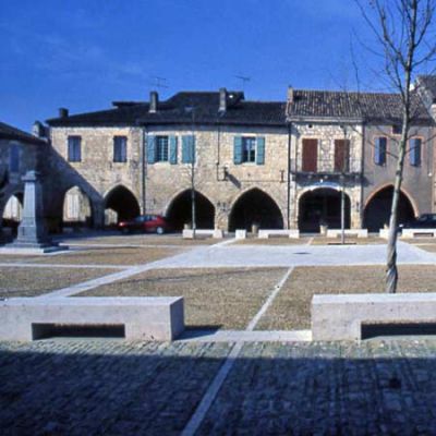 Maisons gothiques à Castelsagrat, datant du 16e s.
