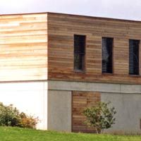 Maison individuelle avec un bardage bois