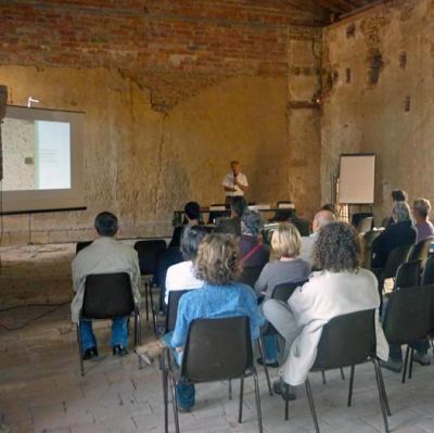 Conférence sur la terre crue, animée par P. Pieux