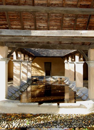 intérieur du lavoir d'Azereix