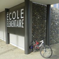 Entrée de l'école primaire de Saint Germé