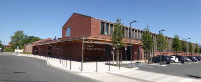 Entrée du groupe scolaire Claudie Haigneré à Cugnaux - AR 357 architectes